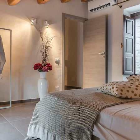 Paris Place Шиклі Екстер'єр фото